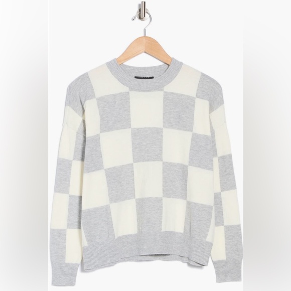 T Tahari Gray and Cream Crew Neck Sweater with Checkered Pattern - Picture 4 of 9